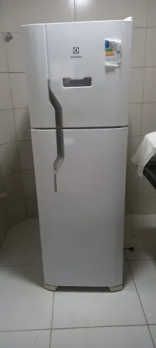 Vende-se geladeira Electrolux 280 litros estado de nova.