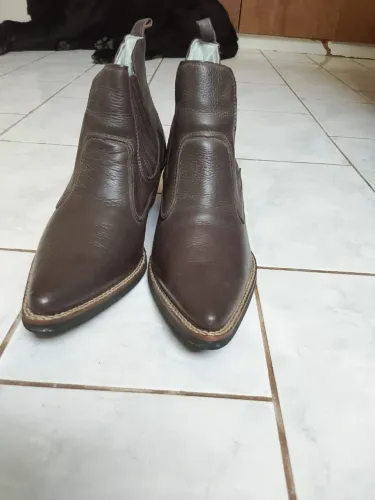 Bota de couro marrom nova cano curto tamanho 42