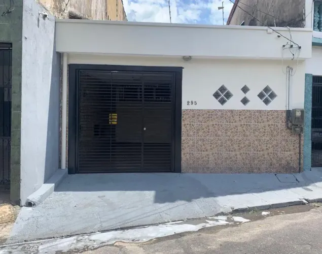 Casa Térrea, 3 quartos sendo 1 suíte, 1 vaga de garagem, bairro do Marco, Belém PA