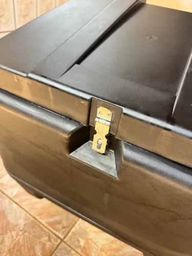 Baú 80l com suporte