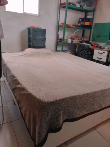 Cama de casal usada