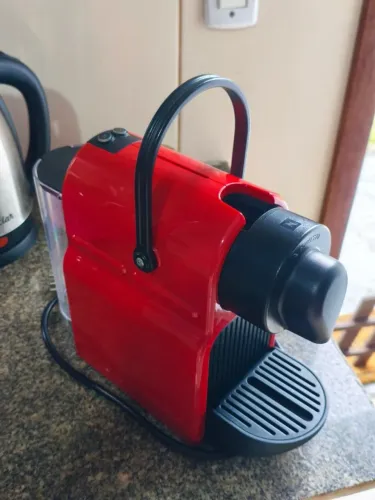 Cafeteira Nespresso 110v c/ transformador+ brinde