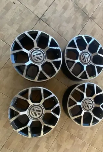 Tô vendendo rodas 17 anti furo cabe qualquer carro raiado n atrapalha no uso baratinho