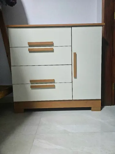 Cômoda Adulto - 4 gavetas e 1 porta