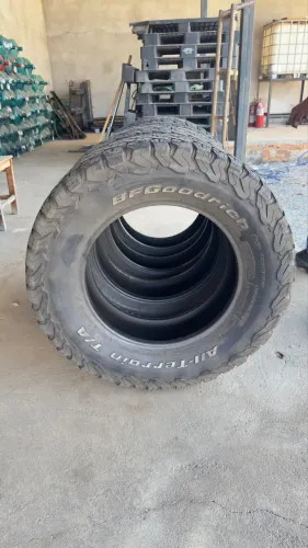 Jogo 4 Pneus BFGoodrich 275/65R18 10 lonas KO2 All Terrain Usados