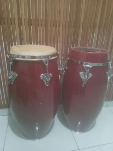 Congas tumbadoras instrumentos de percussão