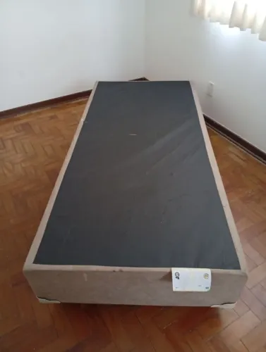 Vendo base para cama de solteiro