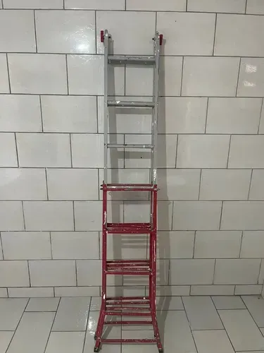 Escada Telescópica Em Aço Carbono Zeus Cor Vermelho