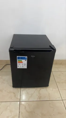 Vendo ou troco frigobar por outro que tenha porta de vidro pequeno