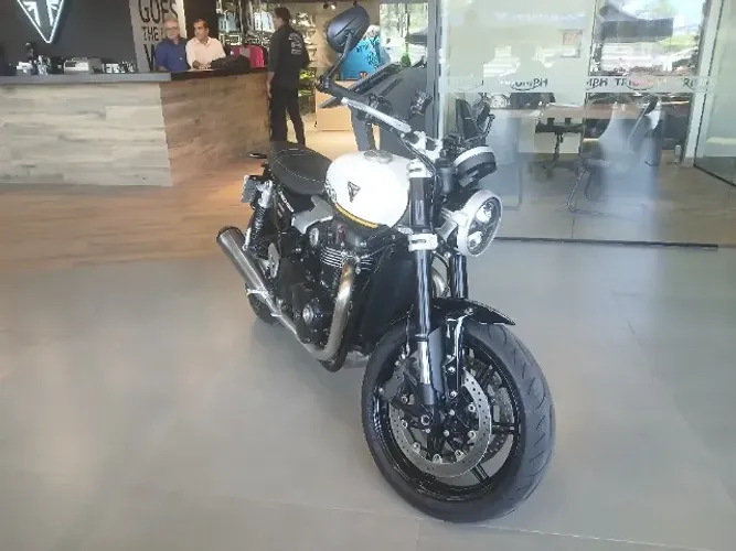 TRIUMPH SPEEDTWIN 1200 25/25 SEMINOVA 4.487KM