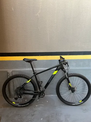 Bicicleta Mountain Bike CUBE