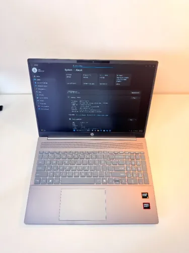 Notebook HP Pavilion 16-AG0052WM 16" Ryzen 5 8540U, 8GB RAM, 512GB SSD, Radeon 740M UR0134