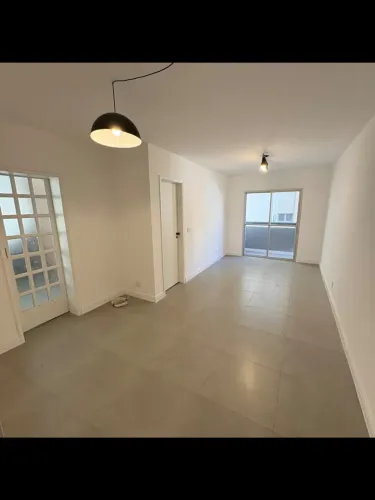 Apartamento para aluguel possui 57 metros quadrados com 1 quarto em Centro - Campinas - Sã