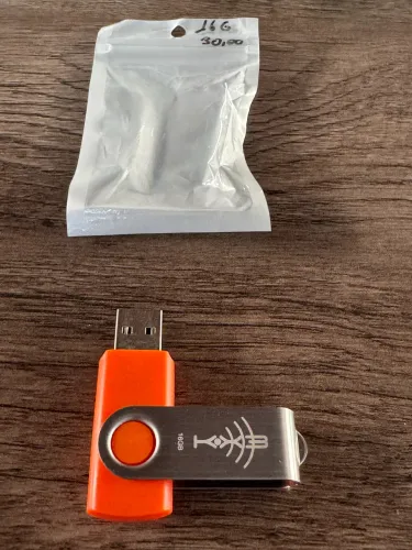 Pen drive com 16g novo na oferta só 25,00