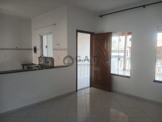 Casa para locação em Sorocaba-SP: 3 quartos, 1 suíte, 2 salas, 2 banheiros, 2 vagas de gar