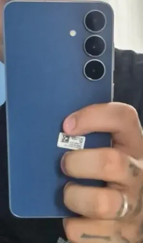 S25 fe, com um trincado na câmera nao interfere em nada