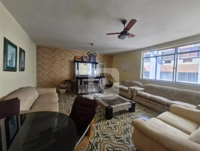 Apartamento duplex, 140m², na rua Felix da Cunha.