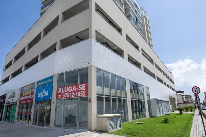 Aluga se loja em Iraja Na Av monsenhor felix