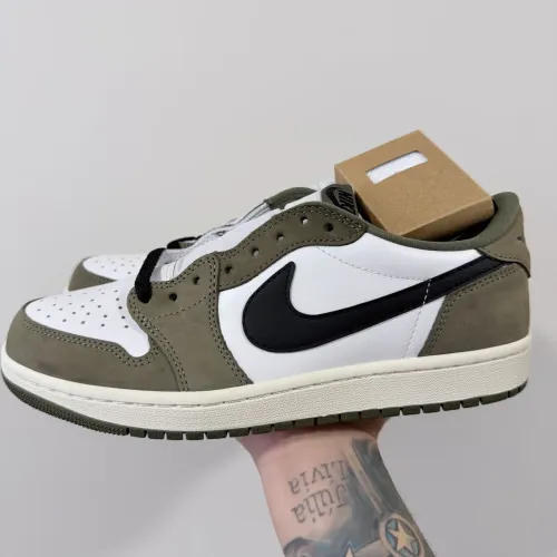 Air Jordan 1 Low OG Medium Olive Tamanho 40.5BR