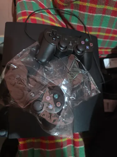 PlayStation 3 com dois controles