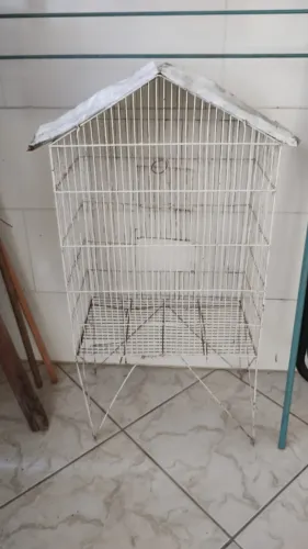 Gaiola de ferro grande de chão