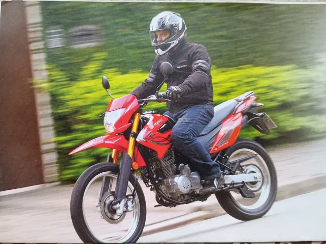 Moto Traxx Flay 250 , Ano 2015 , Único dono, Manual , Nota fiscal e Chave ? reserva.