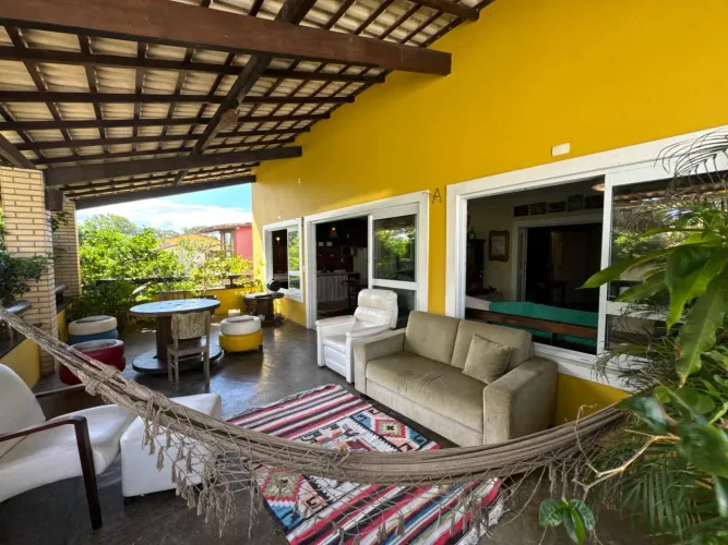 Casa à Venda em Manguinhos Charmosa, Arborizada e Perto da Praia!