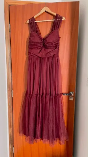 Vestido de festa marsala