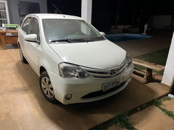Toyota Etios X 1.3 Flex 16V 5P Mec. 2014