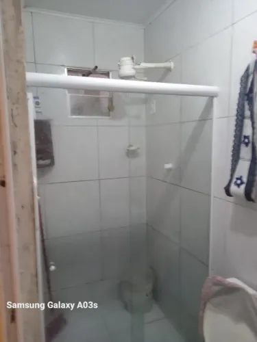 Casa reformada com 3 quartos, 2 salas, cozinha e quintal