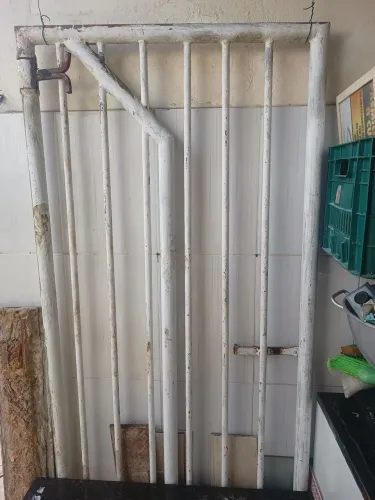 Portão de ferro galvanizado de 2 metros por 90 centímetros 