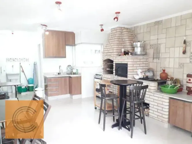 lindo, todo reformado.3 dormitórios ,1 suíte , garagem 4 carros ,área gourmet com churrasq