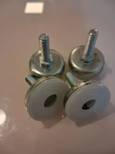 Kit 4 Pés Niveladores com Rosca para Móveis - Novos