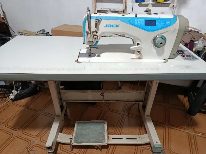 Vendo maquina de costura Jack A 4 com corte de linha arremate começo e fim
