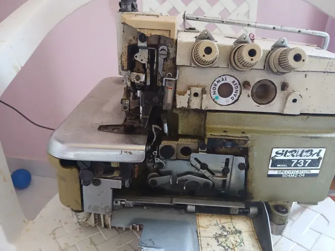 Vende se overlock siruba