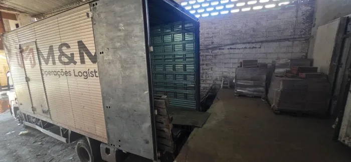 Local para baldiamento de carga e guarda e armazenagem de curto período perto Ceasa MG