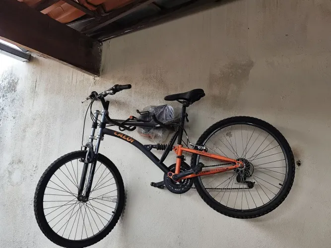 Bicicleta Caloi XRT Aro 26<br><br>Full Suspension