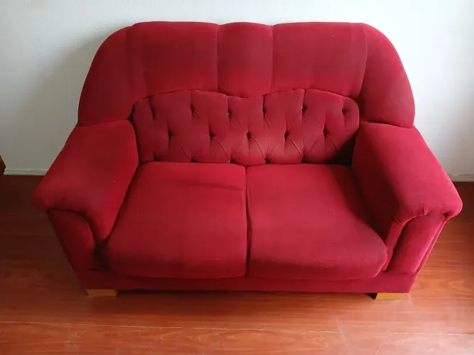 Sofá vermelho 2 lugares