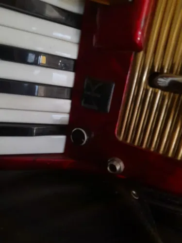 Vendo acordeon scandalle italianissima 80 baixos só pegar e fazer grandes shows
