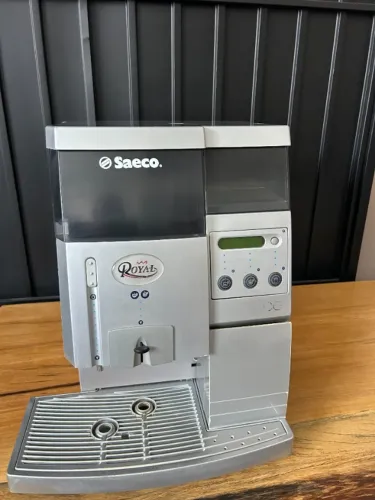 Máquina de Café Automática Saeco Royal Office - 220v