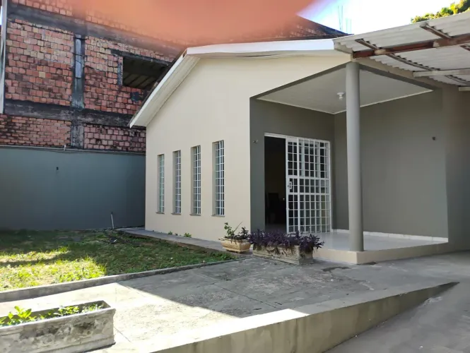 //Casa com 4 quartos no Parque Dez