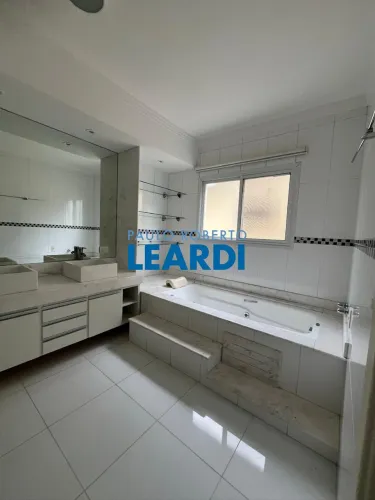 CASA EM CONDOMÍNIO - ALPHAVILLE 6 - SP