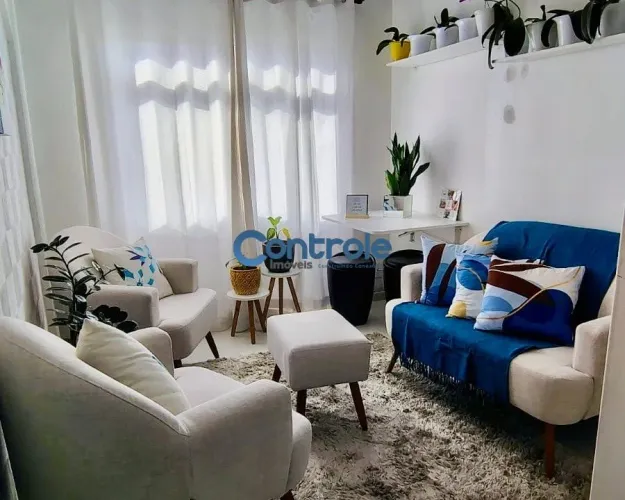 Apartamento com 03 dormitórios no bairro Barreiros, São José.