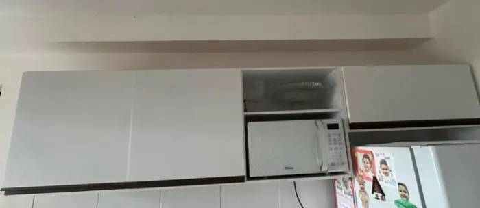 Vende-se armário semi novo.