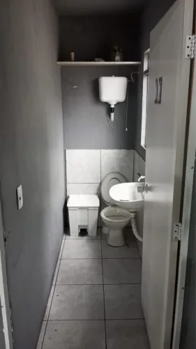 Imóvel comercial de esquina entre dois colégios
