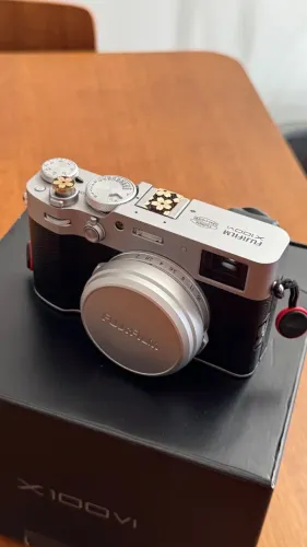 Fujifilm X 100 VI nova + cartão e baterias.