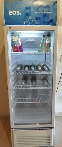 Refrigerador Expositor EOS 268L - 1 ano de uso