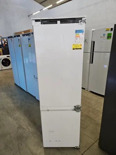 OPORTUNIDADE! Geladeira de Embutir Gorenje 269L NRK 5182AB