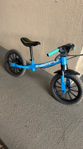 Bicicleta infantil de equilíbrio