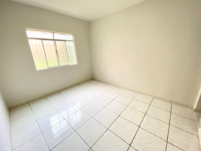 Seu 1 quarto com área externa e espaço de sobra - Santa Terezinha